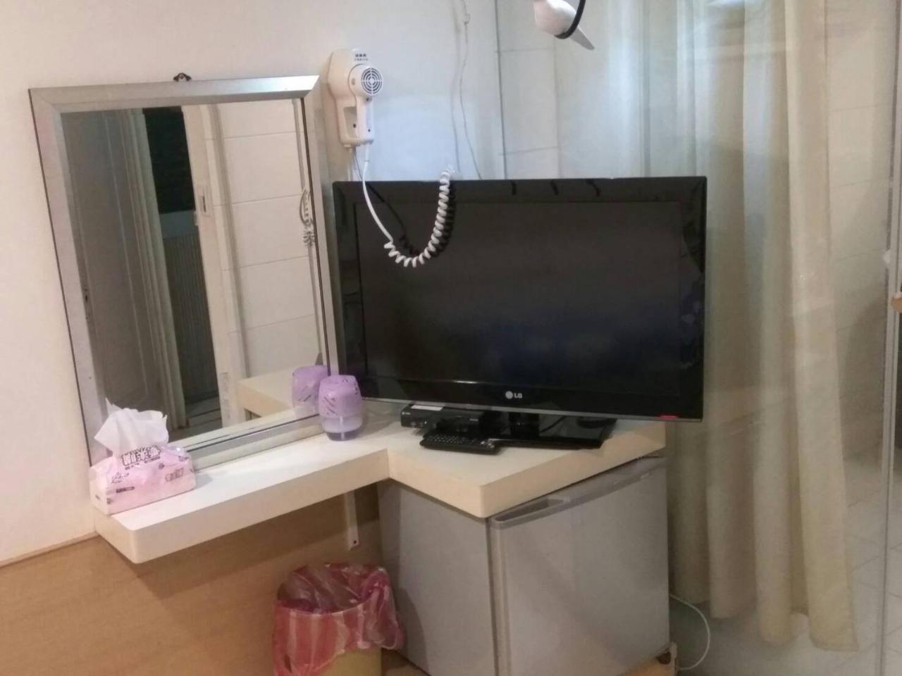 Hua Bin Hotel Yilan Екстер'єр фото