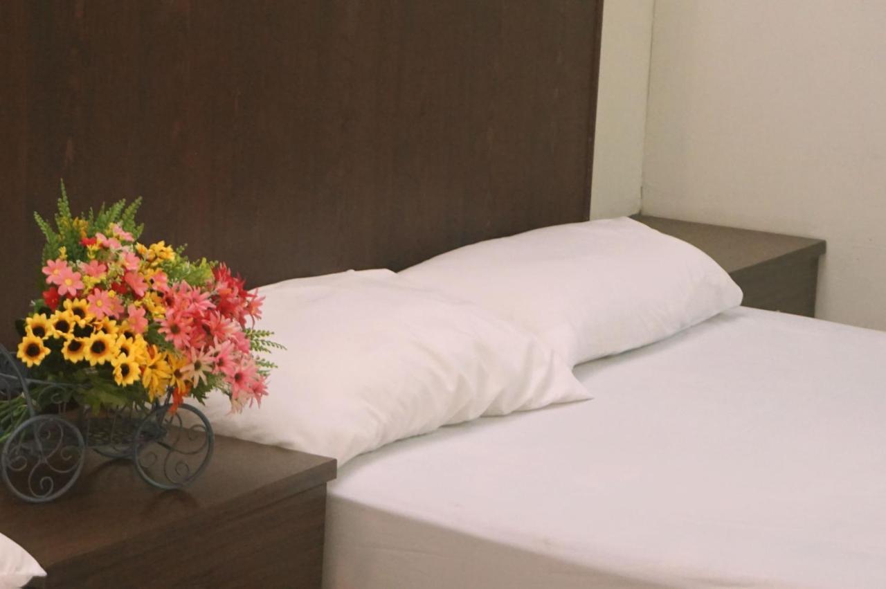 Hua Bin Hotel Yilan Екстер'єр фото