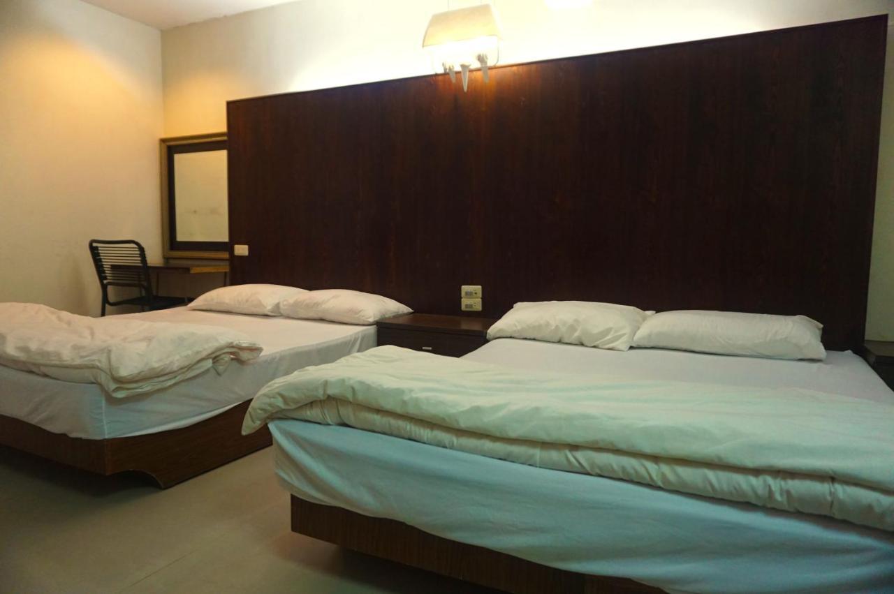 Hua Bin Hotel Yilan Екстер'єр фото