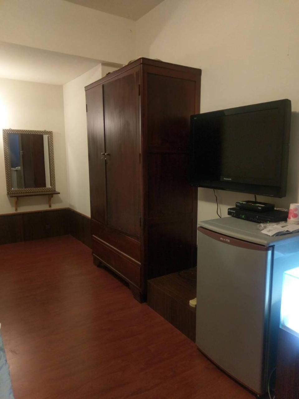 Hua Bin Hotel Yilan Екстер'єр фото