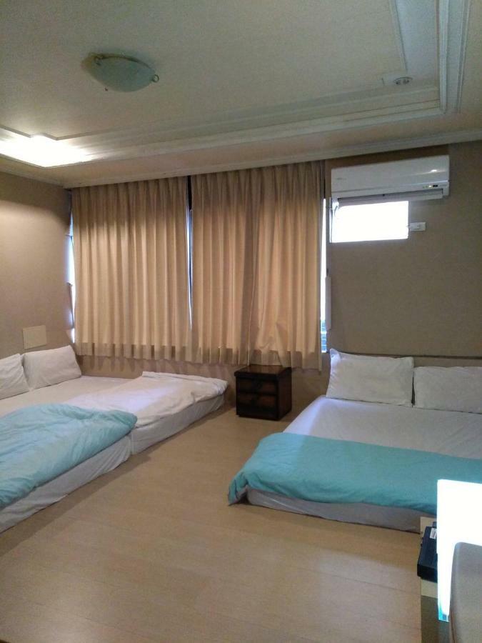 Hua Bin Hotel Yilan Екстер'єр фото