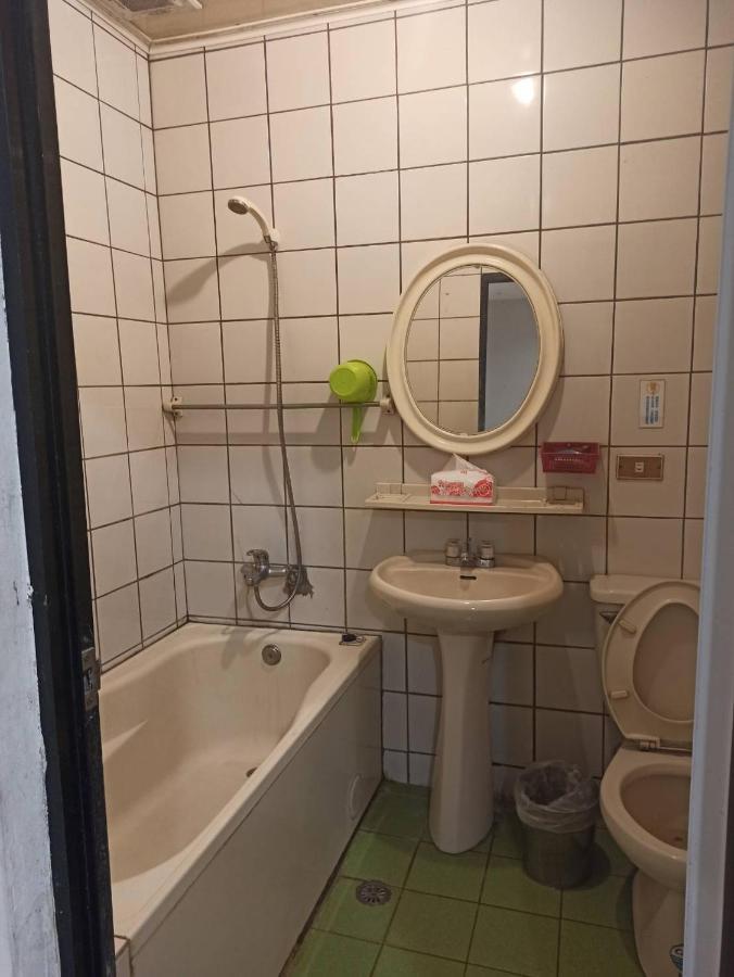 Hua Bin Hotel Yilan Екстер'єр фото