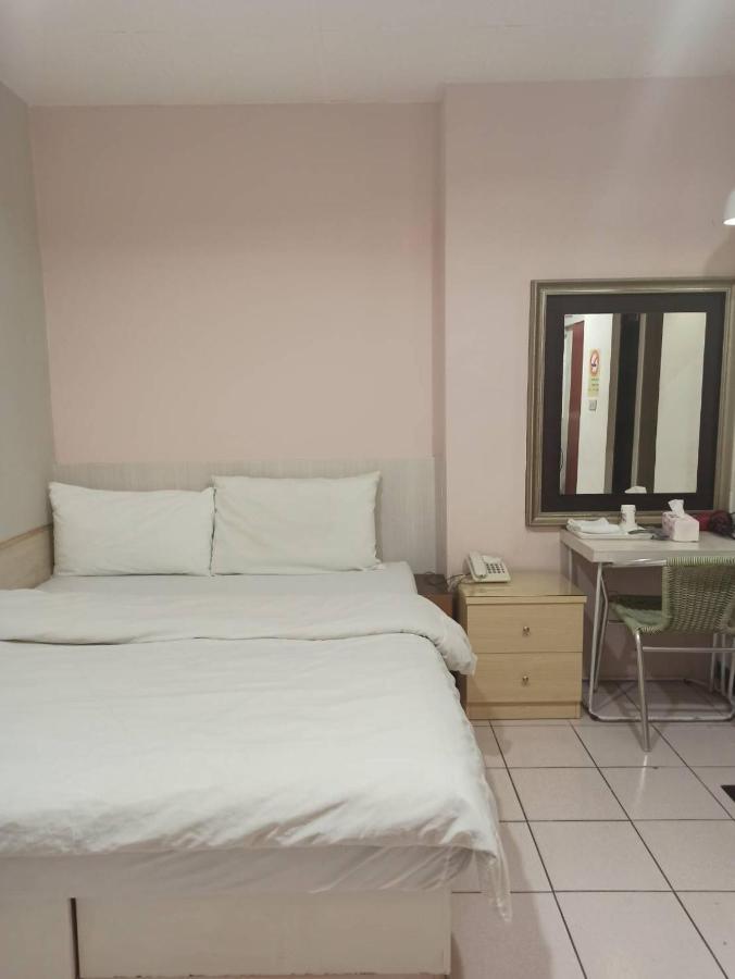 Hua Bin Hotel Yilan Екстер'єр фото